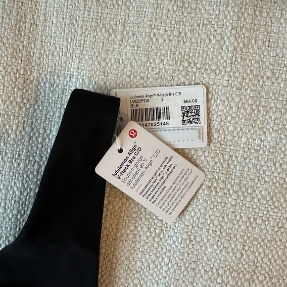 BNWT Lululemon Align V-Neck Bra C/D - Picture 2 of 4